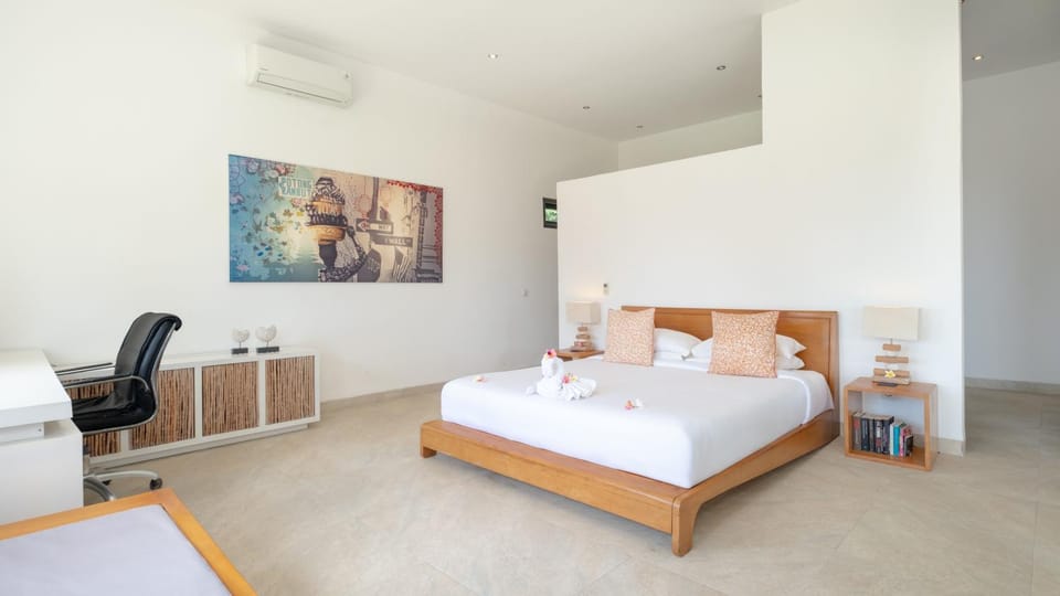 Bed, Photo of the whole room, Bedroom, air conditioner