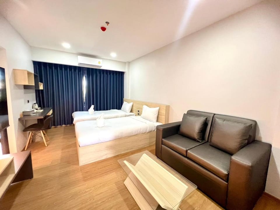 Communal lounge/ TV room