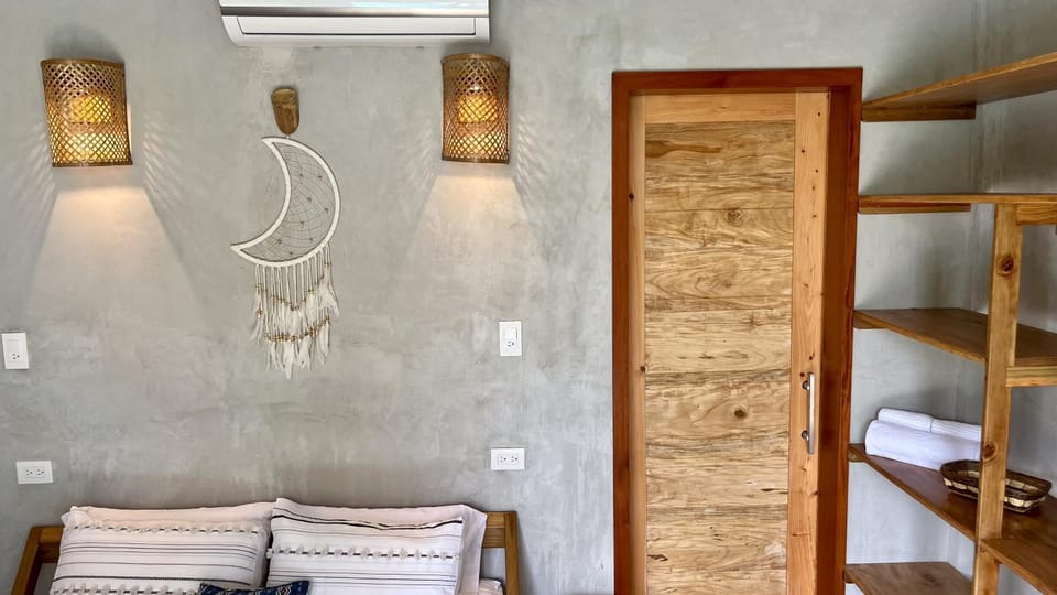 Bed, Photo of the whole room, Bedroom, air conditioner