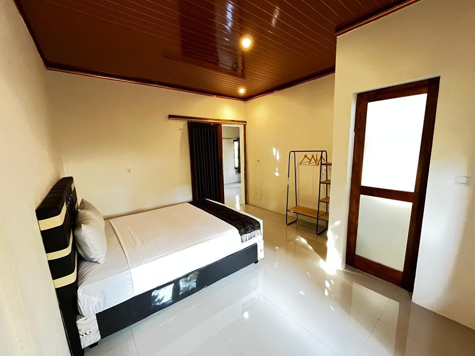 Photo of the whole room, wardrobe