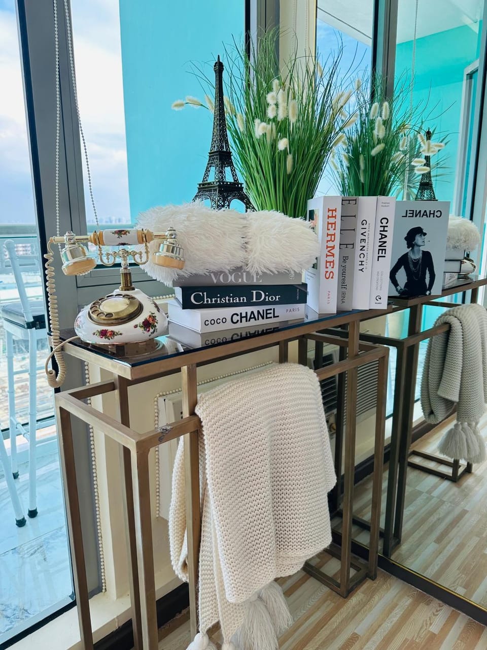Azure Urban Resort - St Tropez Tower Staycation Unit with a European Touch Apartment in Paranaque