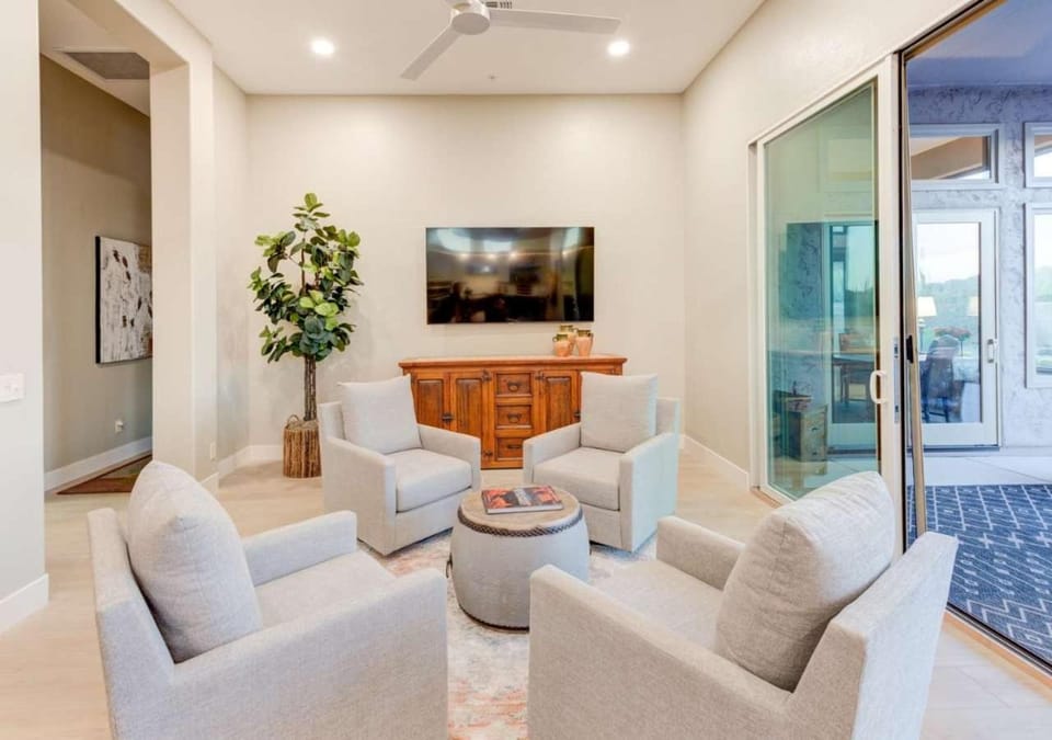 TV and multimedia, Living room, Seating area