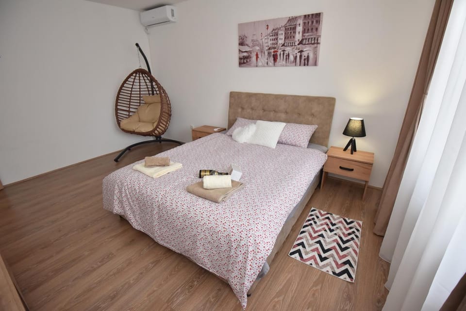 Bed, Photo of the whole room, Bedroom, towels, air conditioner