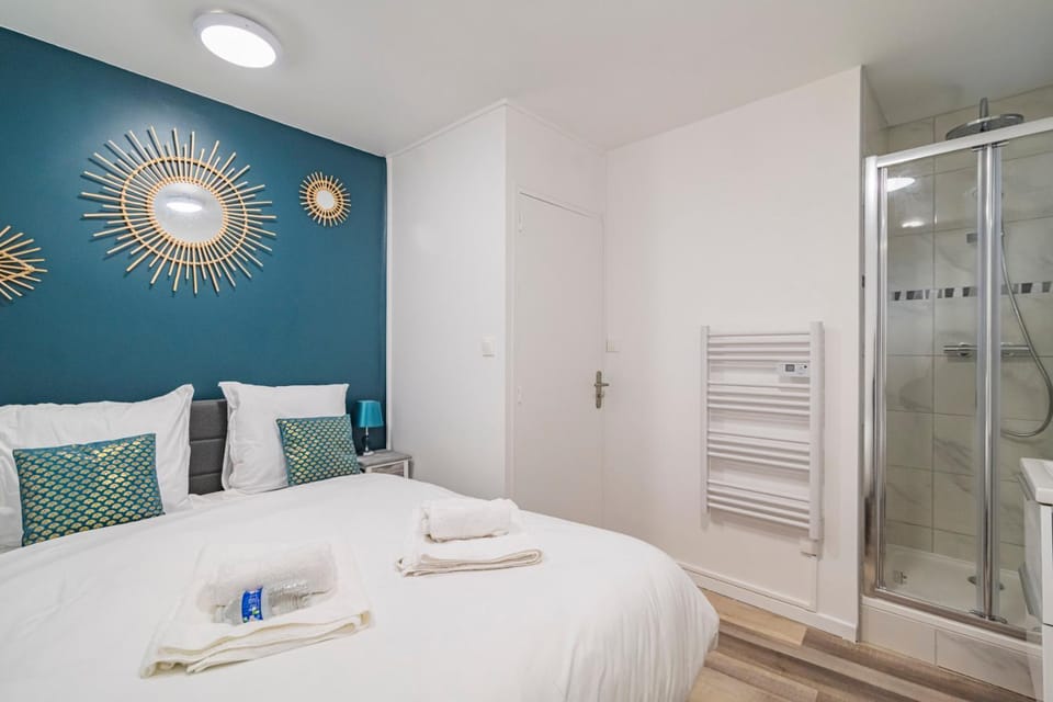Shower, Bedroom