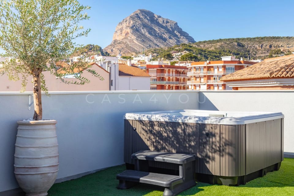 Casa Nimasa! Penthouse with big rooftop & jacuzzi in Javea Apartment in Xàbia