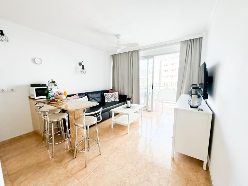 TV and multimedia, Seating area, Dining area, Evening entertainment, hair dresser
