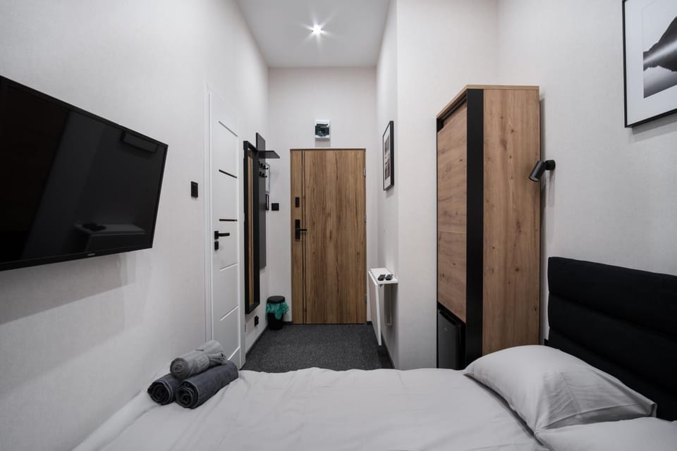 TV and multimedia, Photo of the whole room, wardrobe