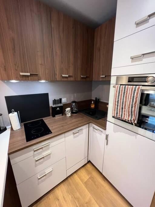 Kitchen or kitchenette, pet friendly, stove