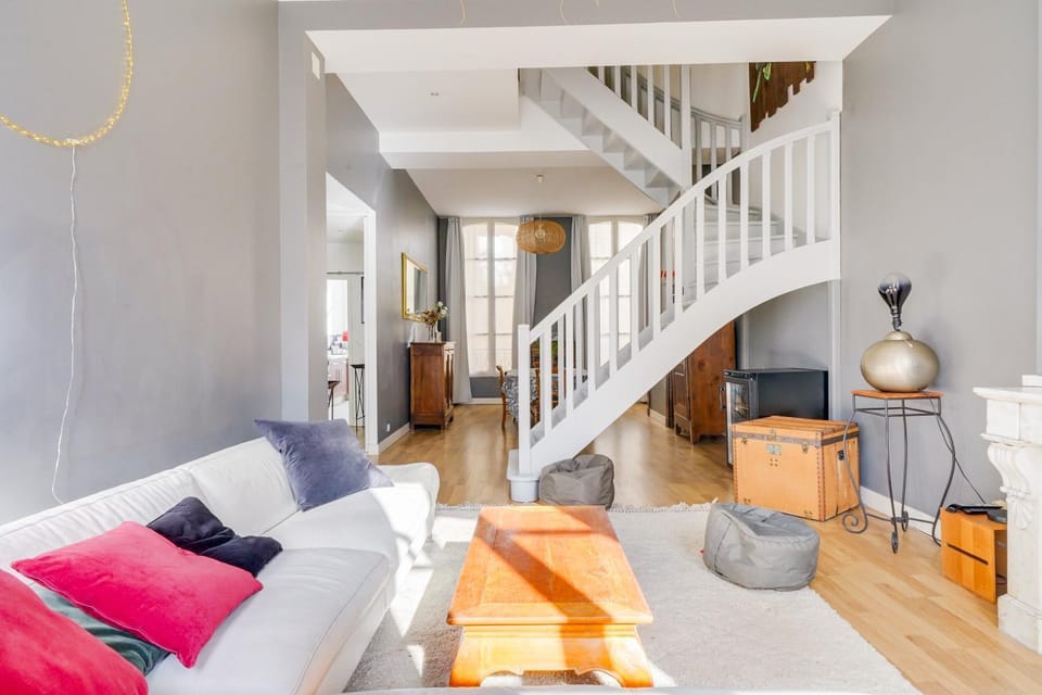 Living room, Seating area