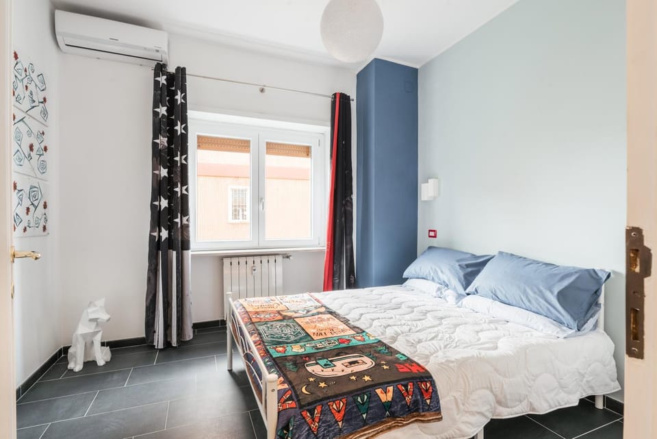 Bed, Photo of the whole room, Bedroom, internet, wardrobe, air conditioner