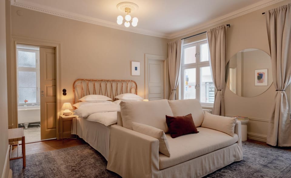 Photo of the whole room, Seating area, Bedroom