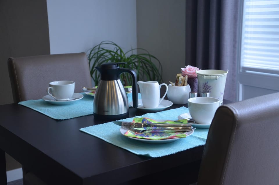 Buffet breakfast, Internal: Not applicable to any particular room