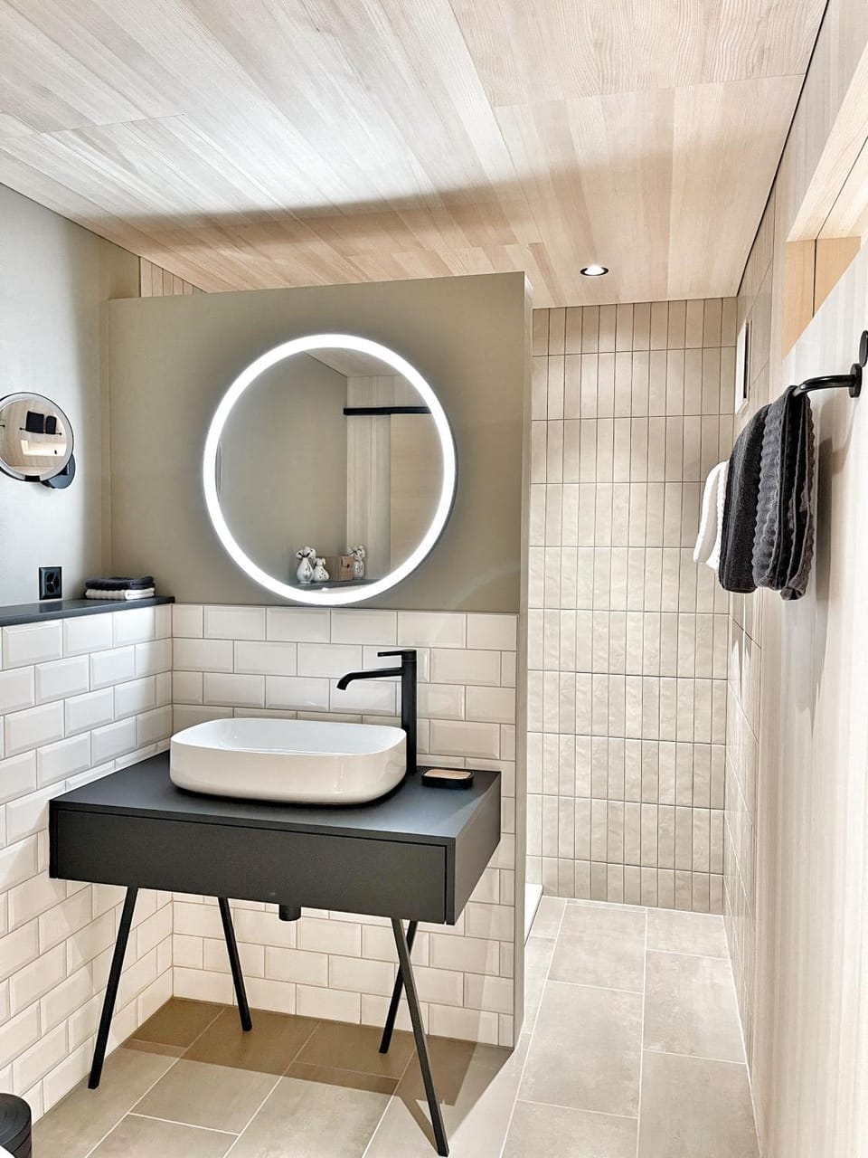 Shower, Bathroom, towels