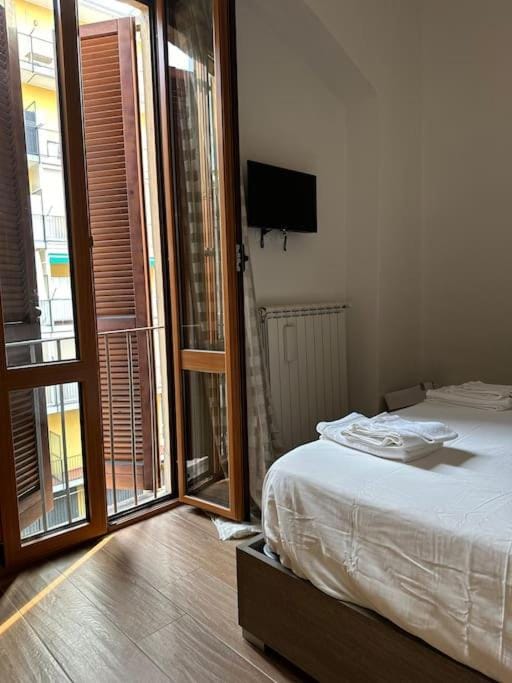 Bed, TV and multimedia, internet, towels