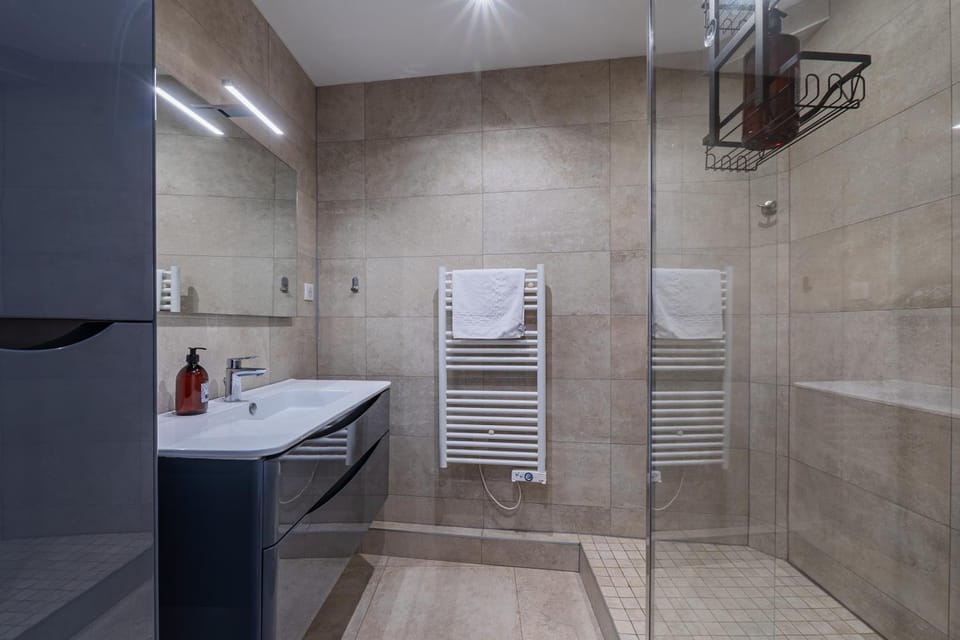 Shower, Bathroom
