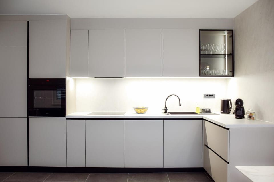 Kitchen or kitchenette, oven