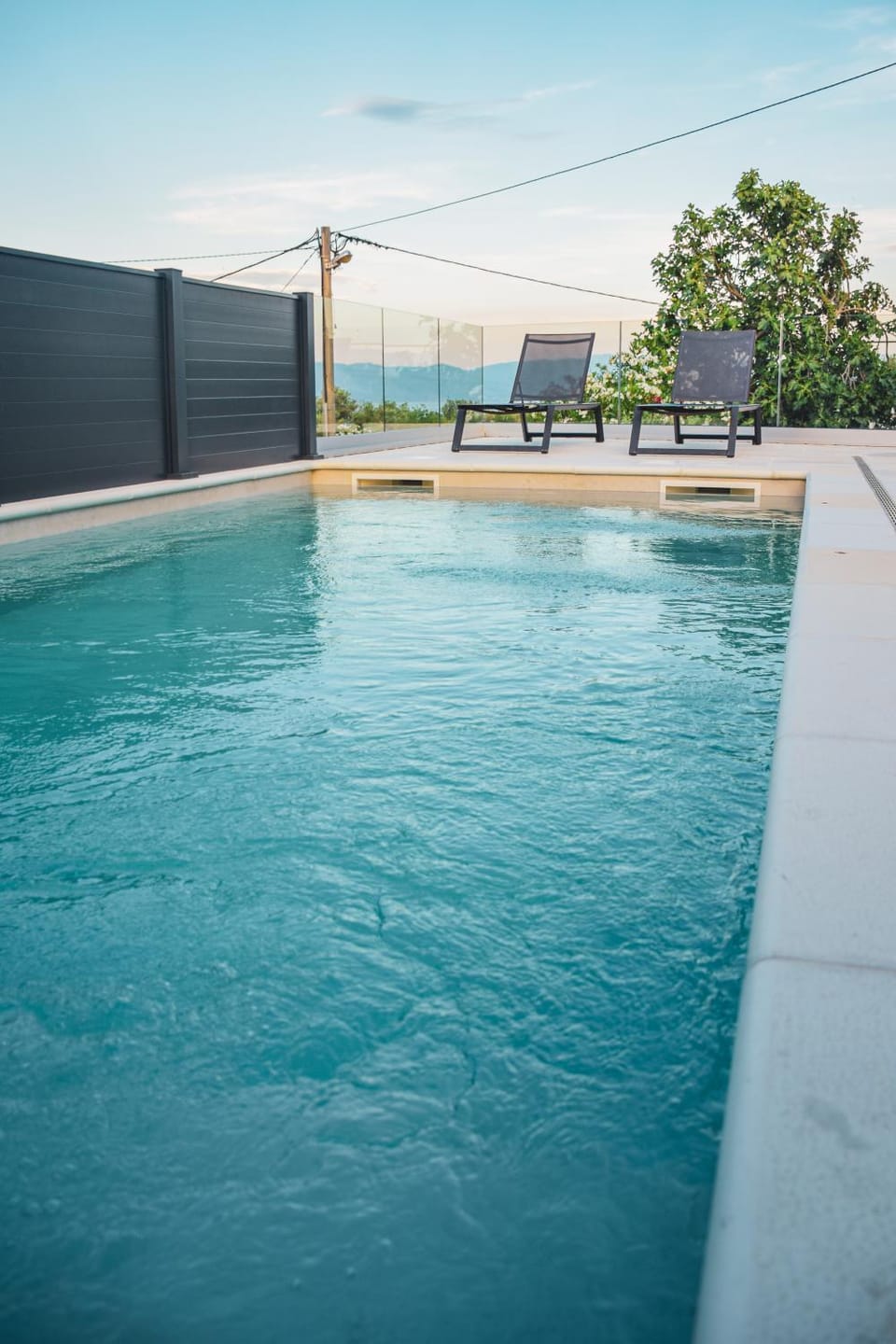 Day, Swimming pool, sunbed