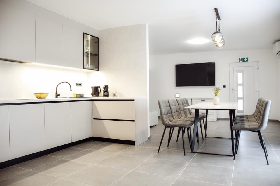 Kitchen or kitchenette, Living room, Dining area