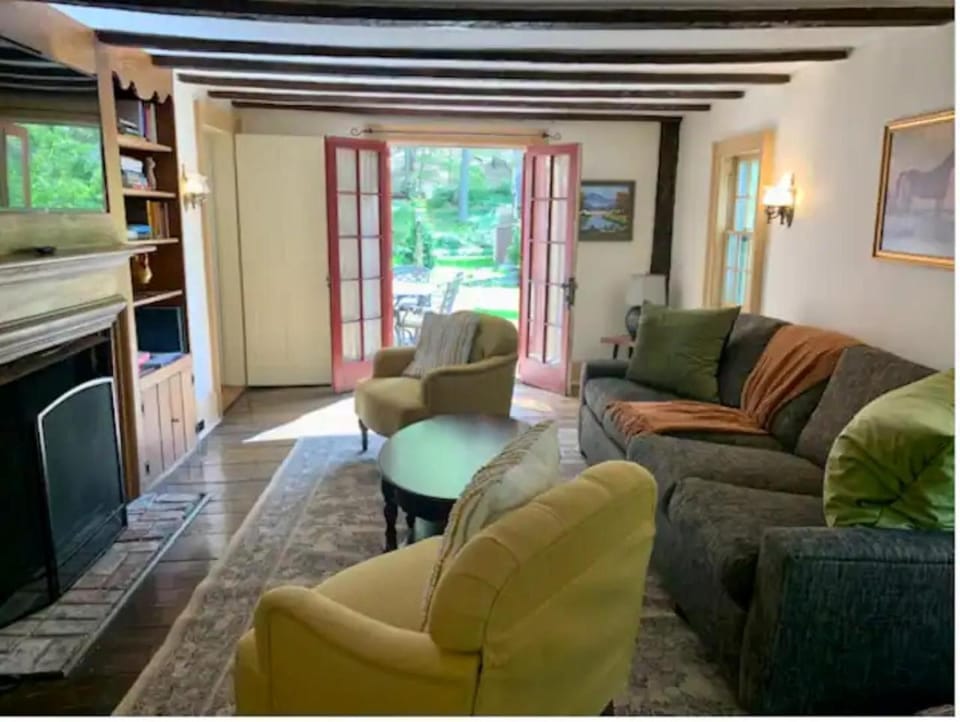 Library, Living room