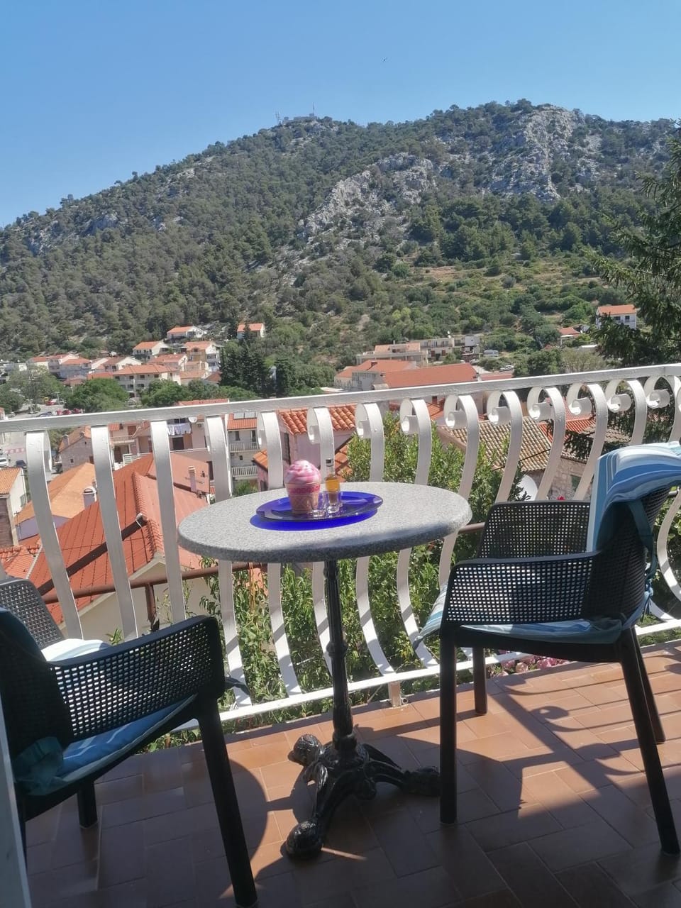 View (from property/room), Balcony/Terrace, Mountain view