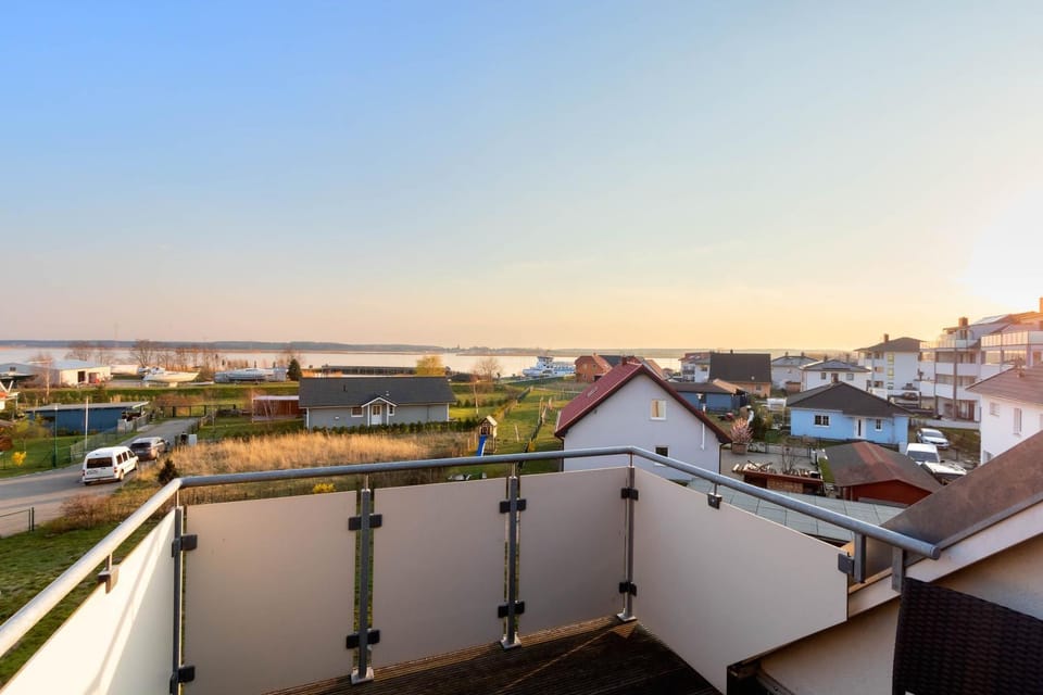 Neighbourhood, View (from property/room), Balcony/Terrace, Lake view