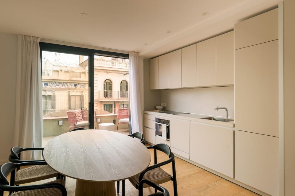 Kitchen or kitchenette, Seating area, Dining area, minibar, pet friendly, stove