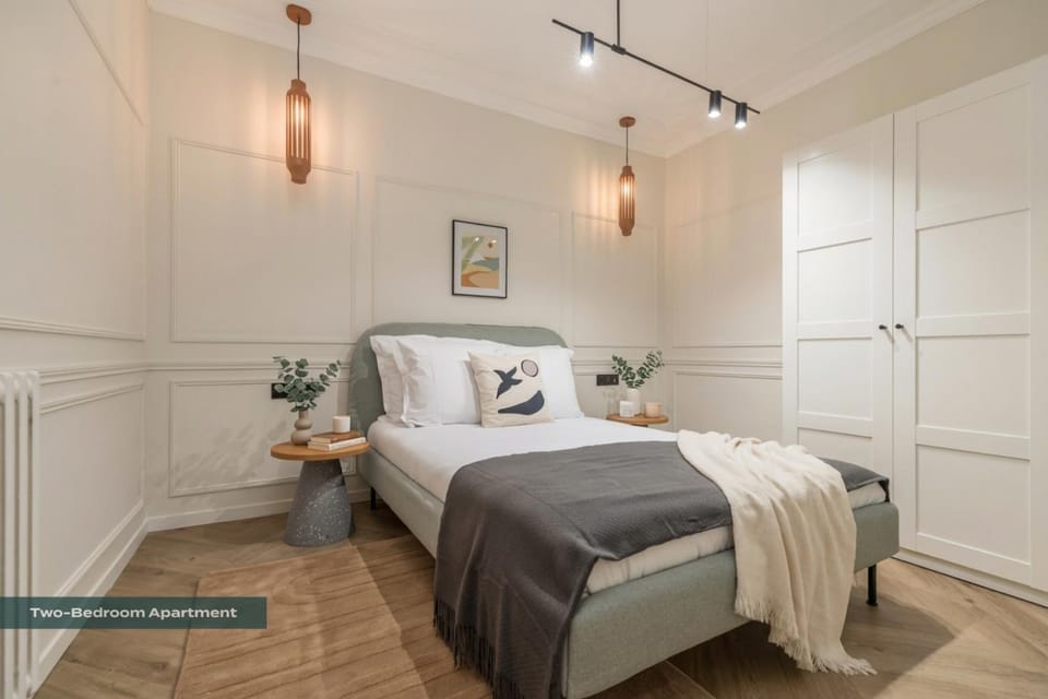 PoeticStay - Champs d'Elysée - Galilée Apartment in Paris