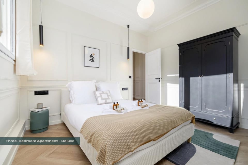 PoeticStay - Champs d'Elysée - Galilée Apartment in Paris