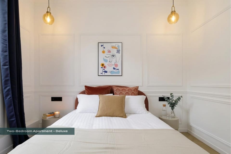 PoeticStay - Champs d'Elysée - Galilée Apartment in Paris