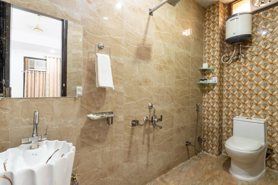 Shower, Toilet, Bathroom, bidet, towels