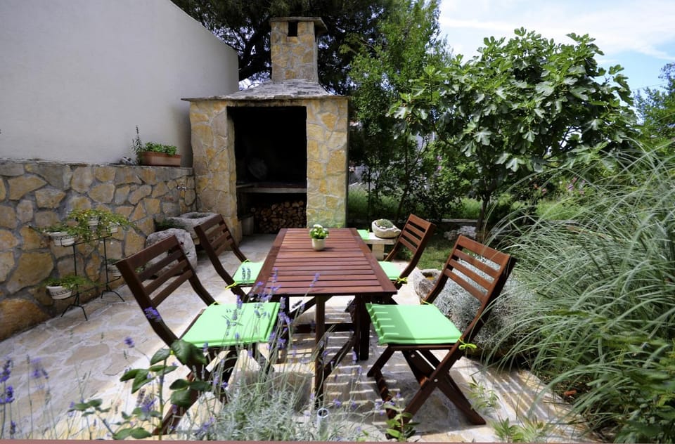 Patio, BBQ facilities, Garden, On site, Garden view