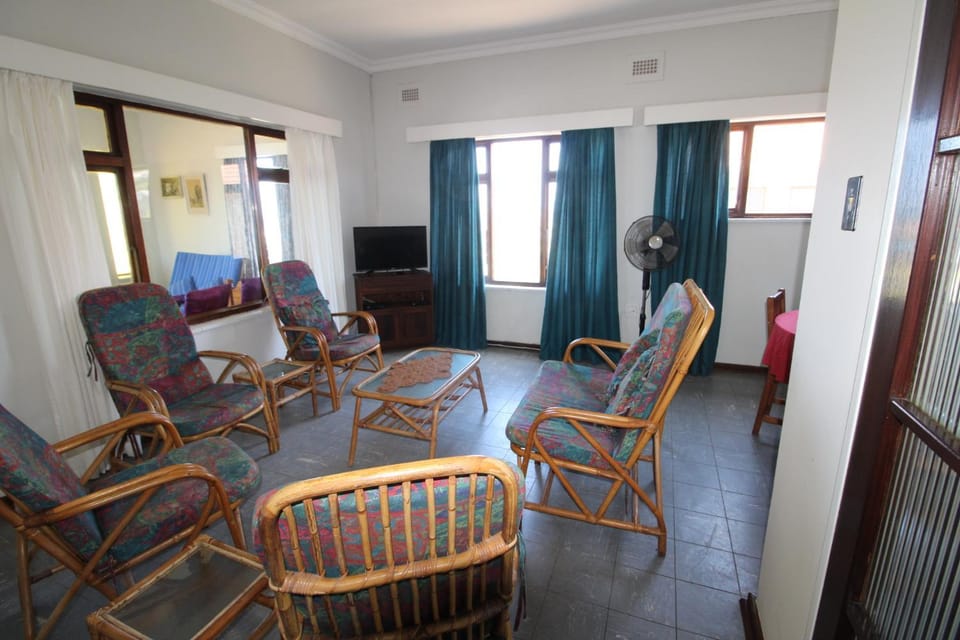 Pierlynne Bottom Apartment in Margate