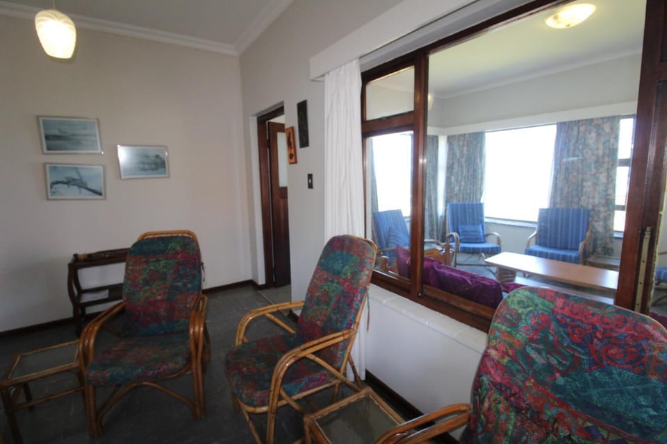 Pierlynne Bottom Apartment in Margate