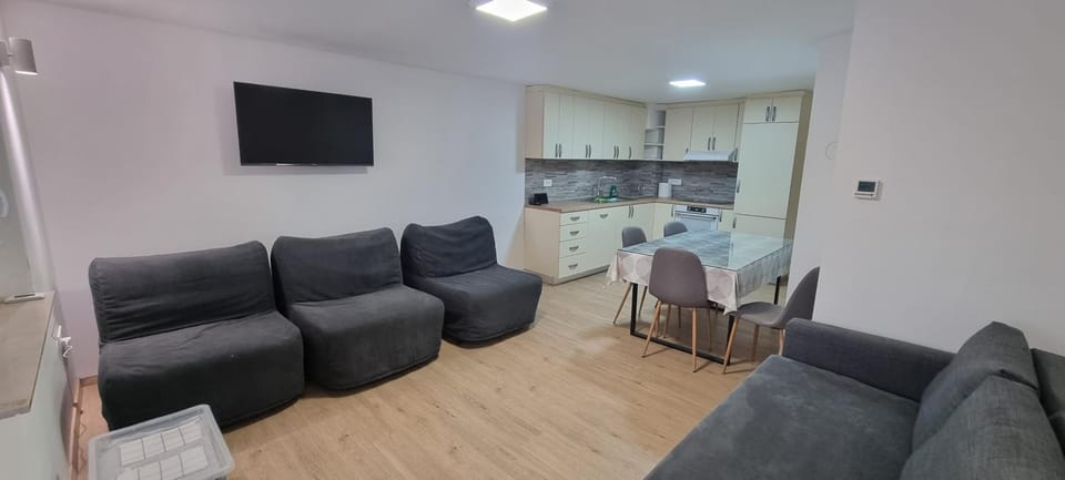 Kitchen or kitchenette, Living room, Seating area, Dining area