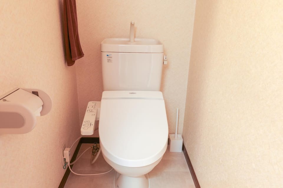 Toilet, bidet