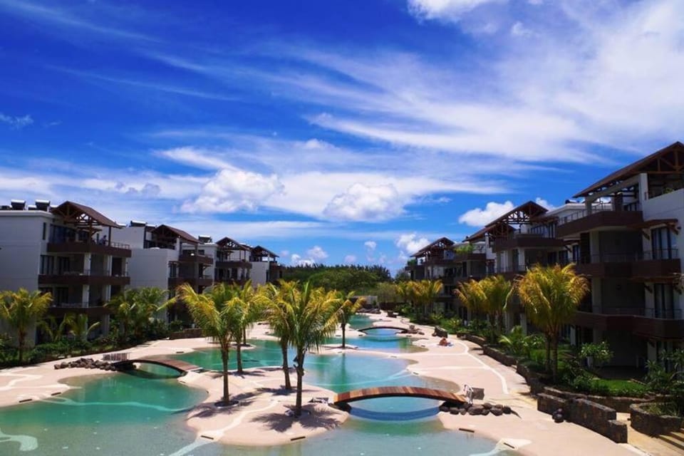 Wonderful Mont Choisy flat, huge lagoon pool Apartment in Trou-aux-Biches