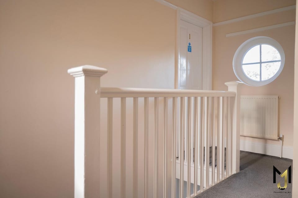 Spacious & Budget Friendly 5 Bed Home! House in Maidenhead