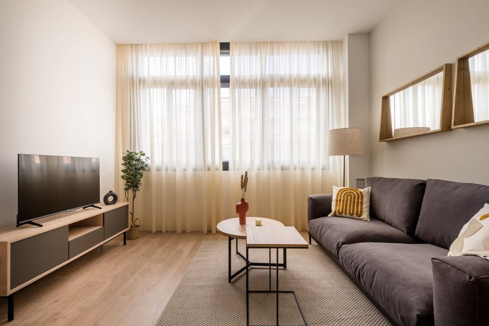 Communal lounge/ TV room, TV and multimedia, Living room, Seating area, Evening entertainment