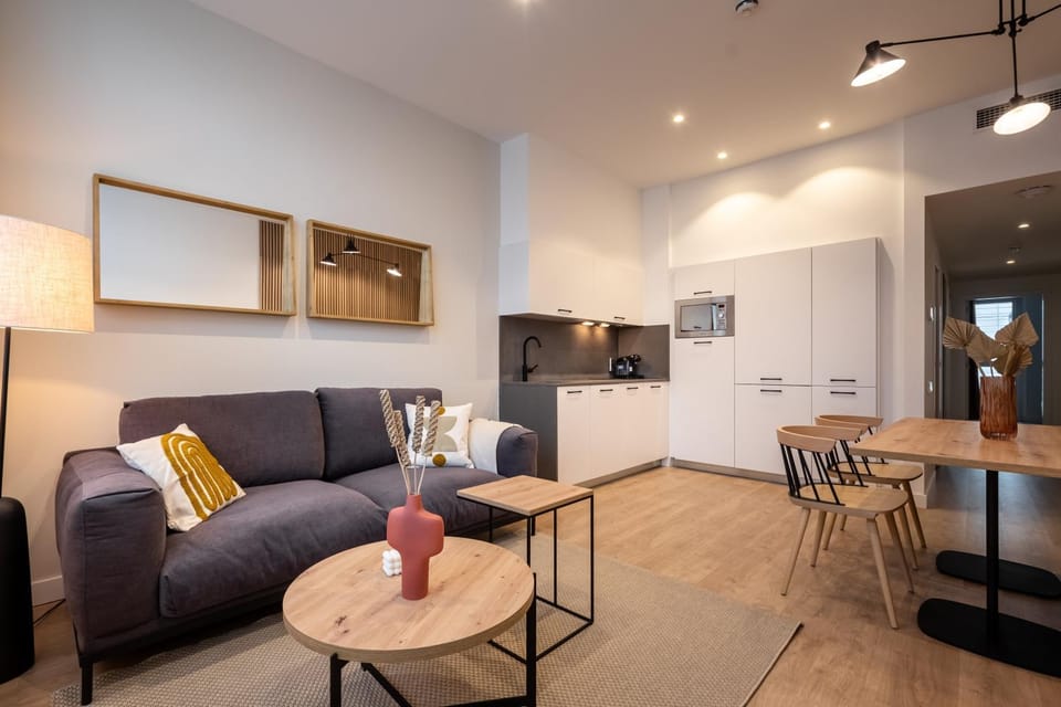 Kitchen or kitchenette, Living room, Seating area, Dining area, minibar