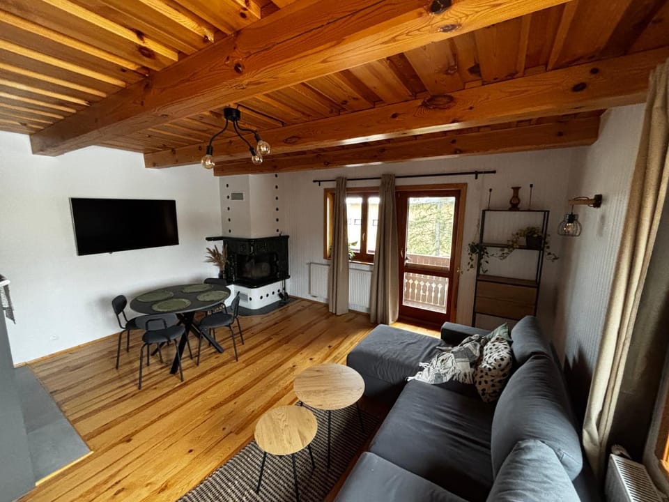 Communal lounge/ TV room, TV and multimedia, Living room