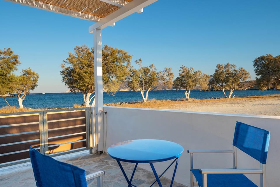 Patio, Day, Natural landscape, View (from property/room), Balcony/Terrace, Seating area, Dining area, Beach, Beach, Sea view