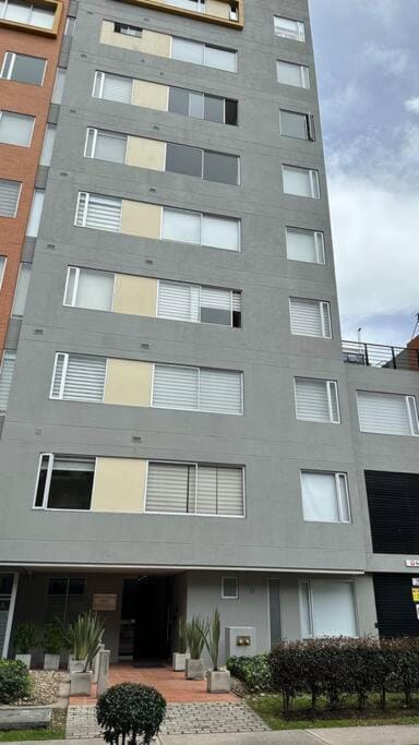 Nice apartment independent in front business center Apartment in Bogota