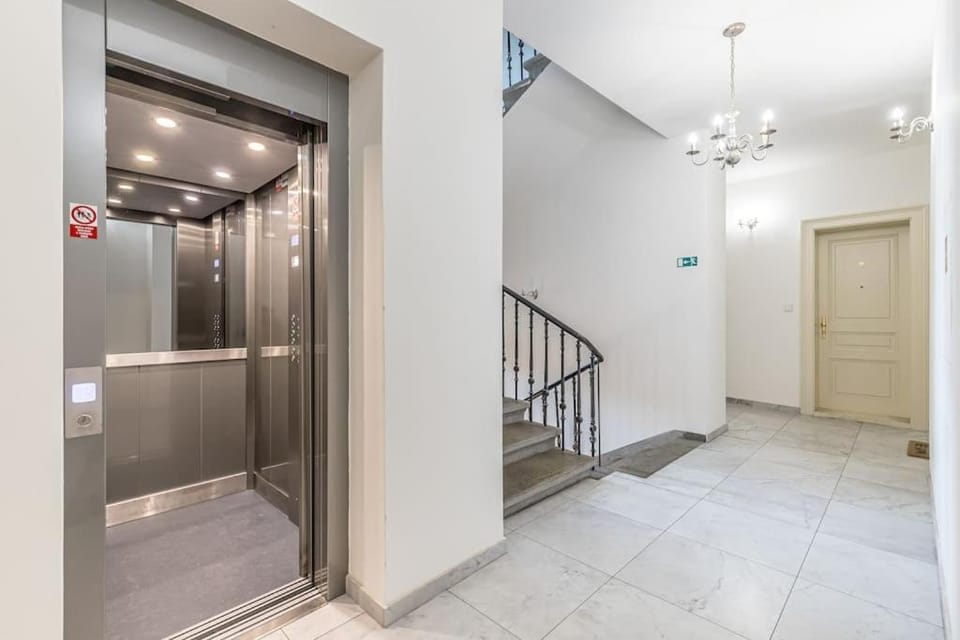 Cozy quiet new apartment in Karlin square Apartment in Prague