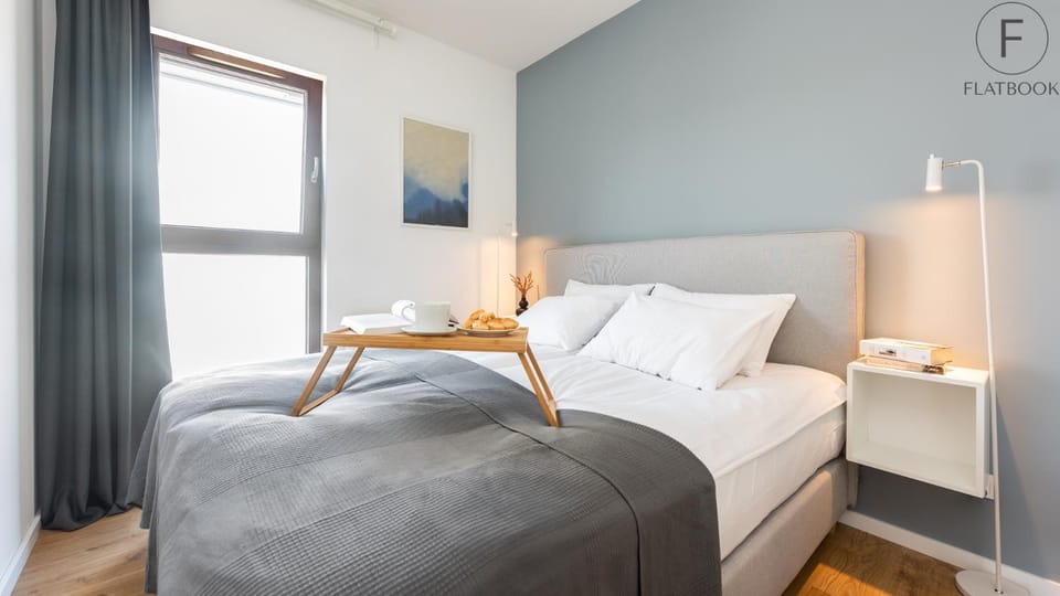 Bed, Photo of the whole room, Seating area, Bedroom