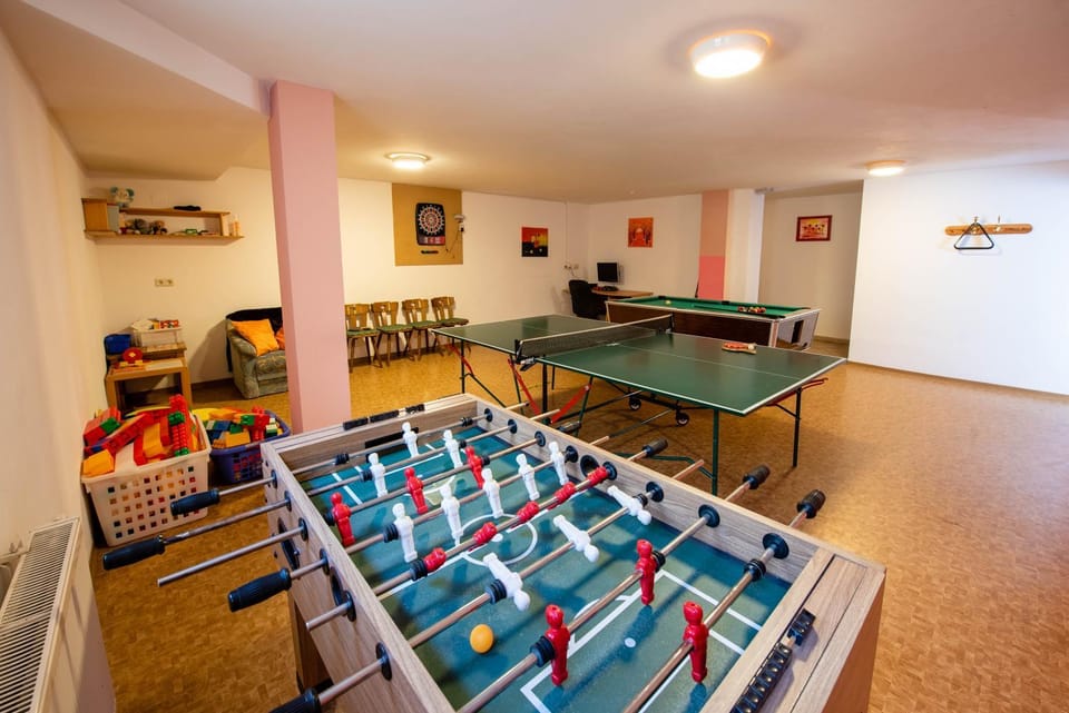 Game Room, Table tennis