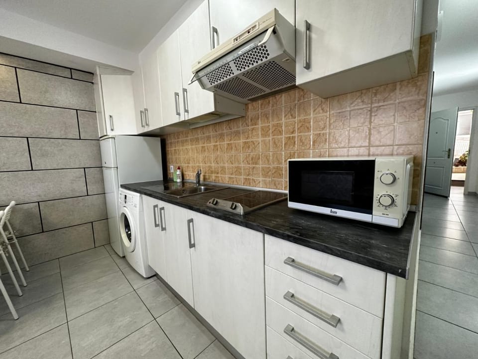 Kitchen or kitchenette, oven, stove