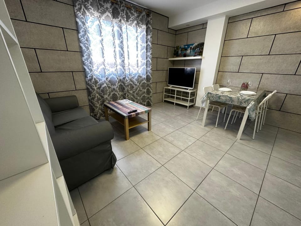 TV and multimedia, Living room, Dining area