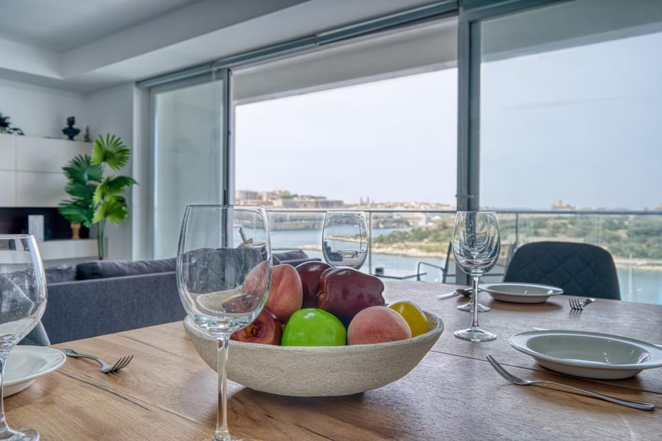 Natural landscape, Balcony/Terrace, Living room, Seating area, Dining area