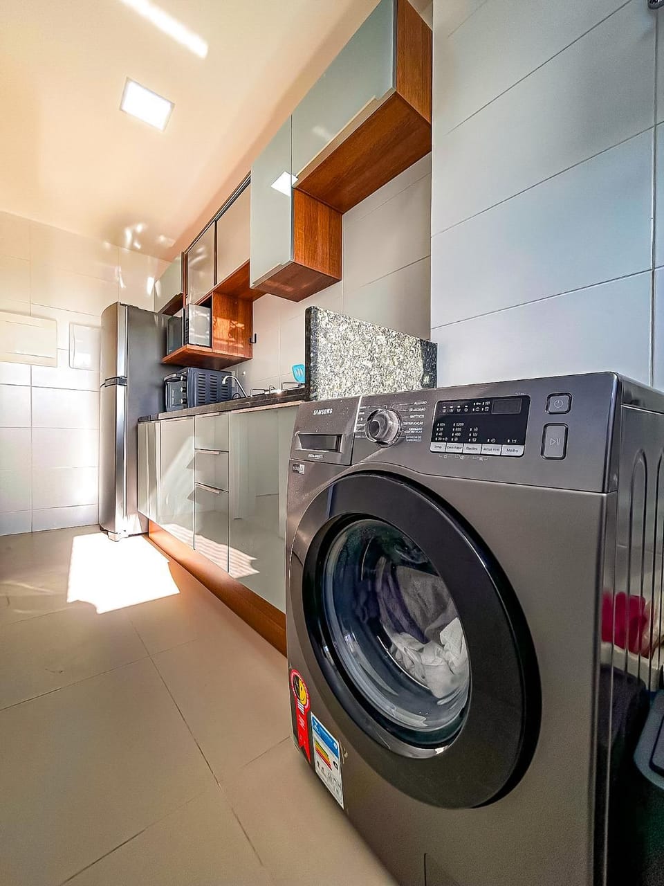 Kitchen or kitchenette, minibar, washing machine
