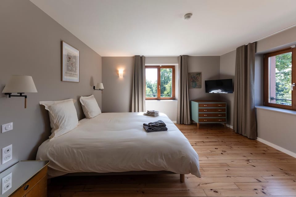 Bed, TV and multimedia, Photo of the whole room, Bedroom, Garden view